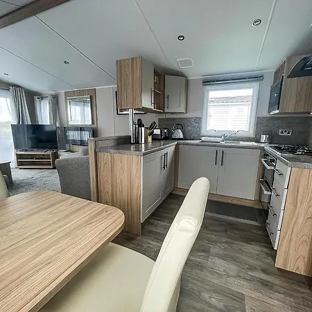 Beautiful 6 Berth Caravan With Decking, Wifi And Field Views Ref 29029Sv Clacton-on-Sea Exterior photo