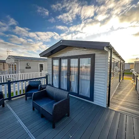Beautiful 6 Berth Caravan With Decking, Wifi And Field Views Ref 29029Sv Clacton-on-Sea Exterior photo